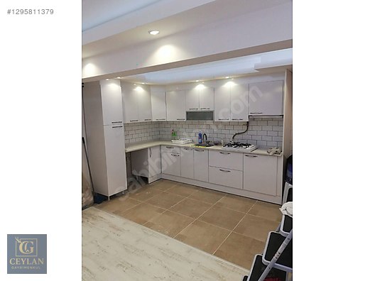 Güzelyalı Mah. 3+1 100 m² Merkezi Konum Doğalgazlı Satılık